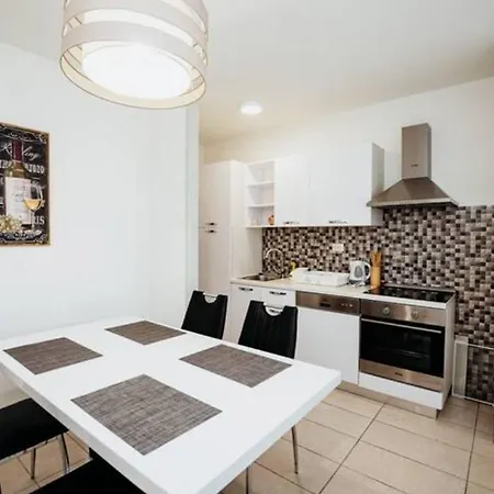 Apartment Luan In Center Old Town Zadar